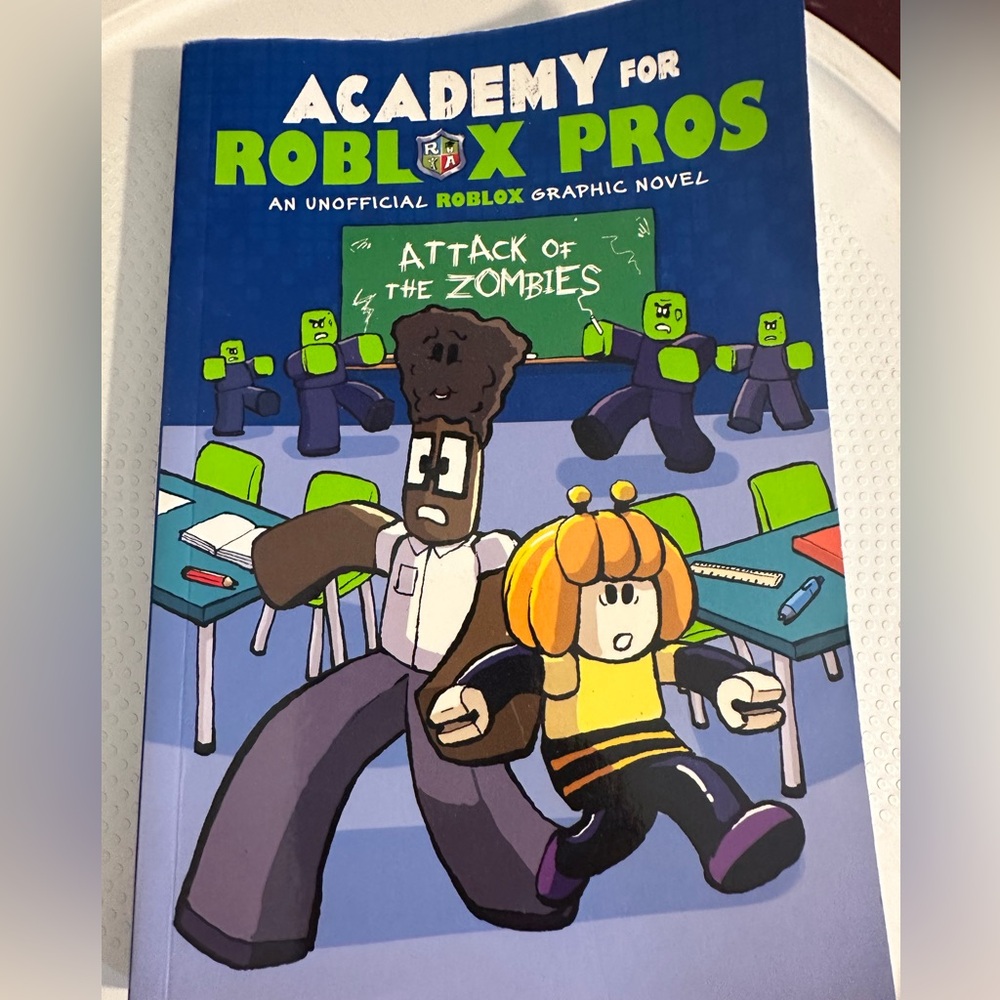 🆕Academy For Roblox Pros Attack of The Zombies Book